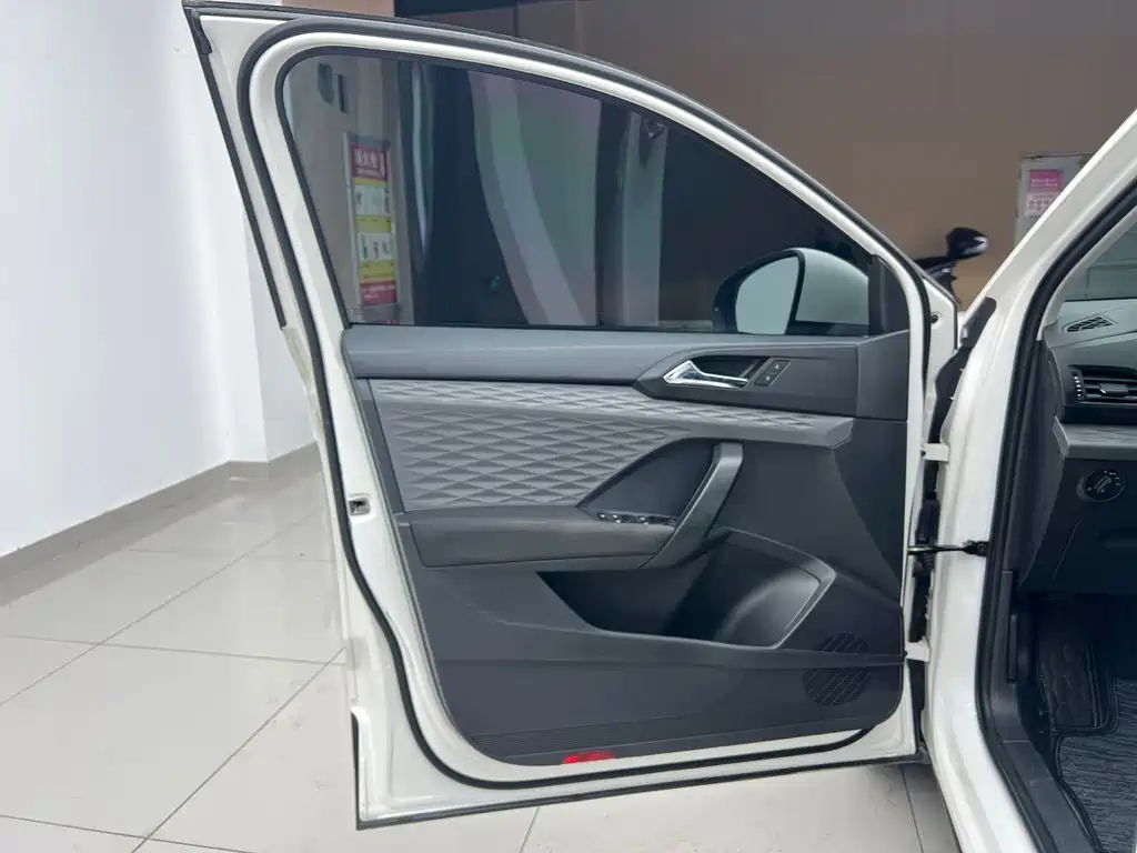 Volkswagen Tharu — миниатюра 10