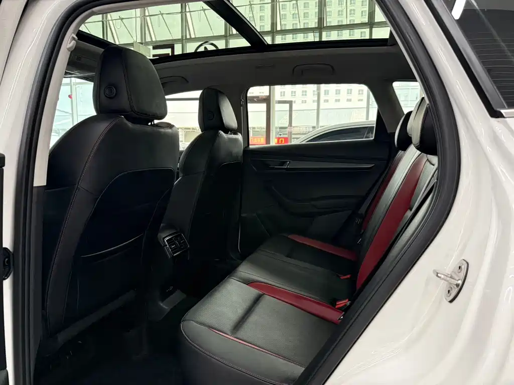 Skoda Karoq — миниатюра 6