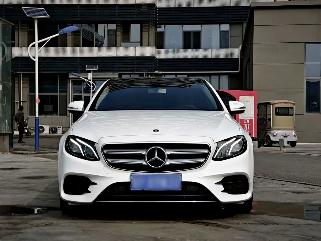Mercedes-Benz E-Class — миниатюра 2