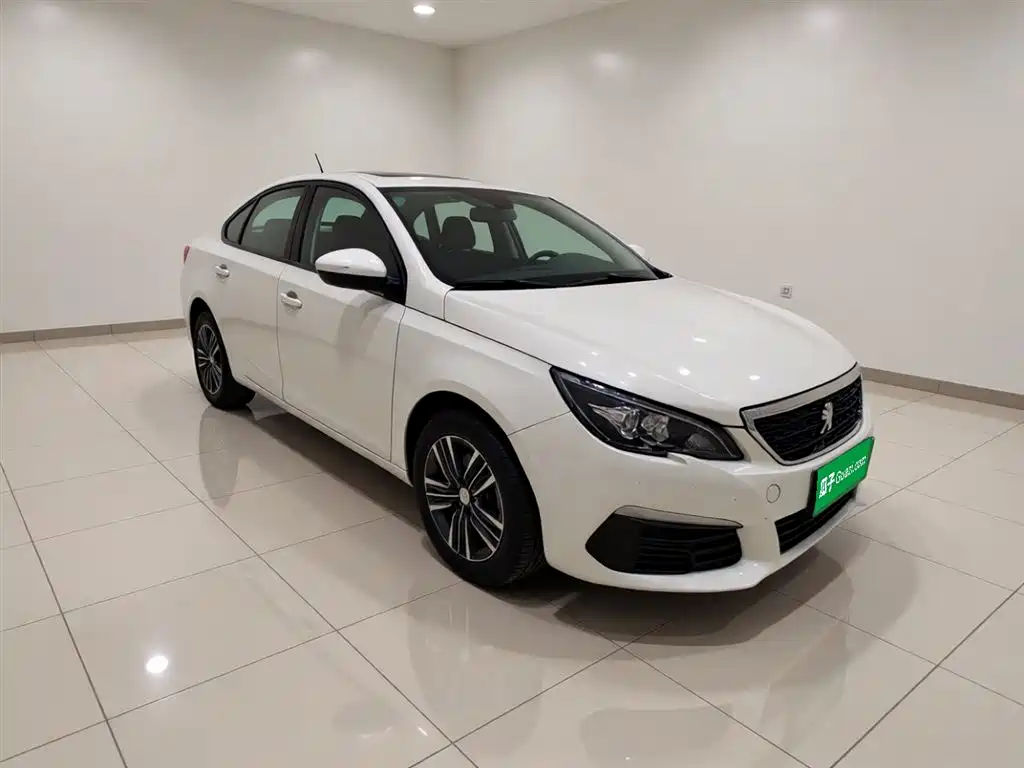 Peugeot 308 2016 1.6L MT Fashion