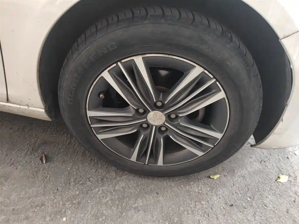 Peugeot 308 2016 1.6L MT Fashion