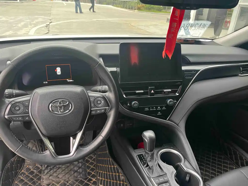 Toyota Camry — миниатюра 10