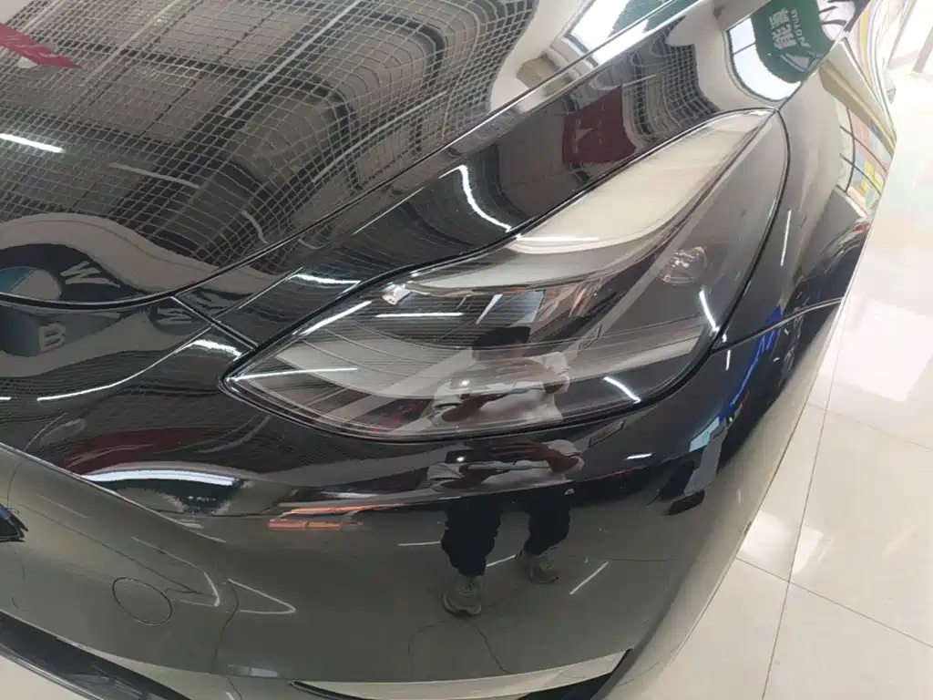 Tesla Model Y — миниатюра 24