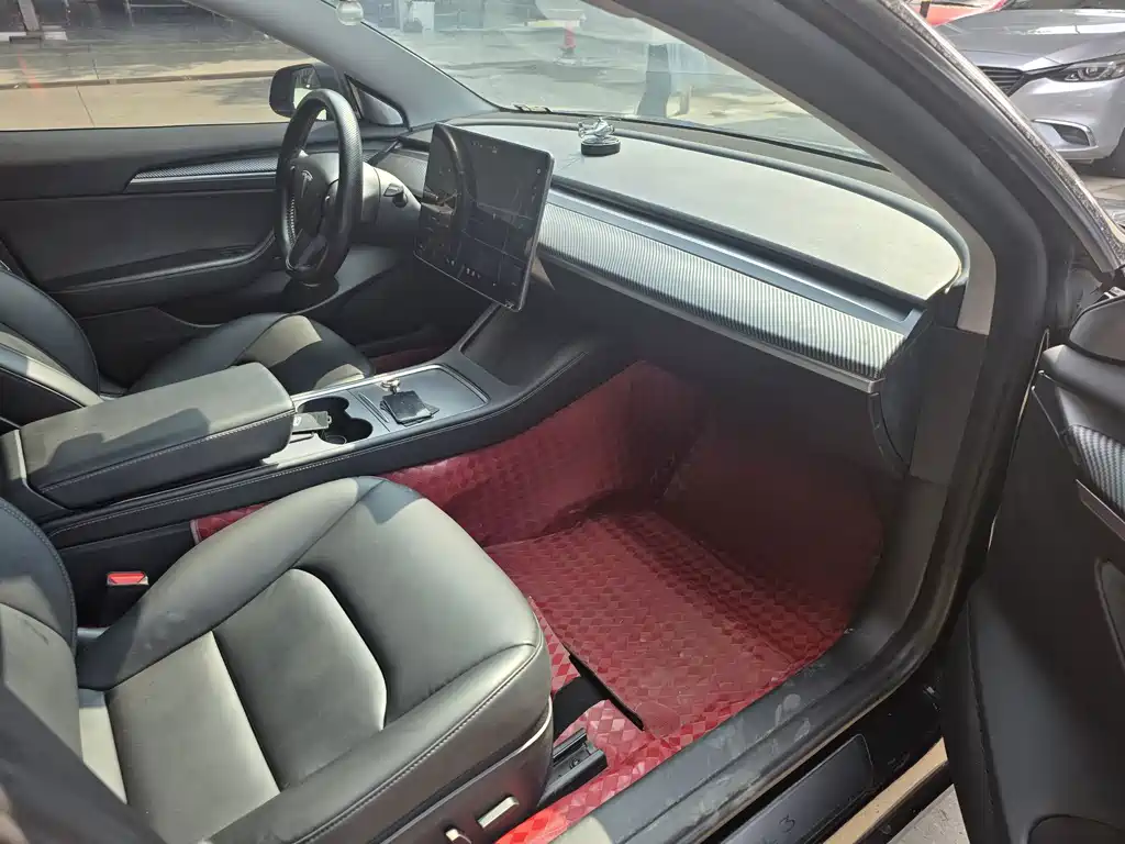 Tesla Model 3 — миниатюра 22