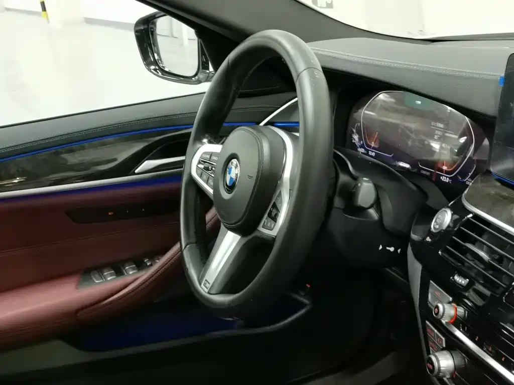 BMW 5 Series — миниатюра 22
