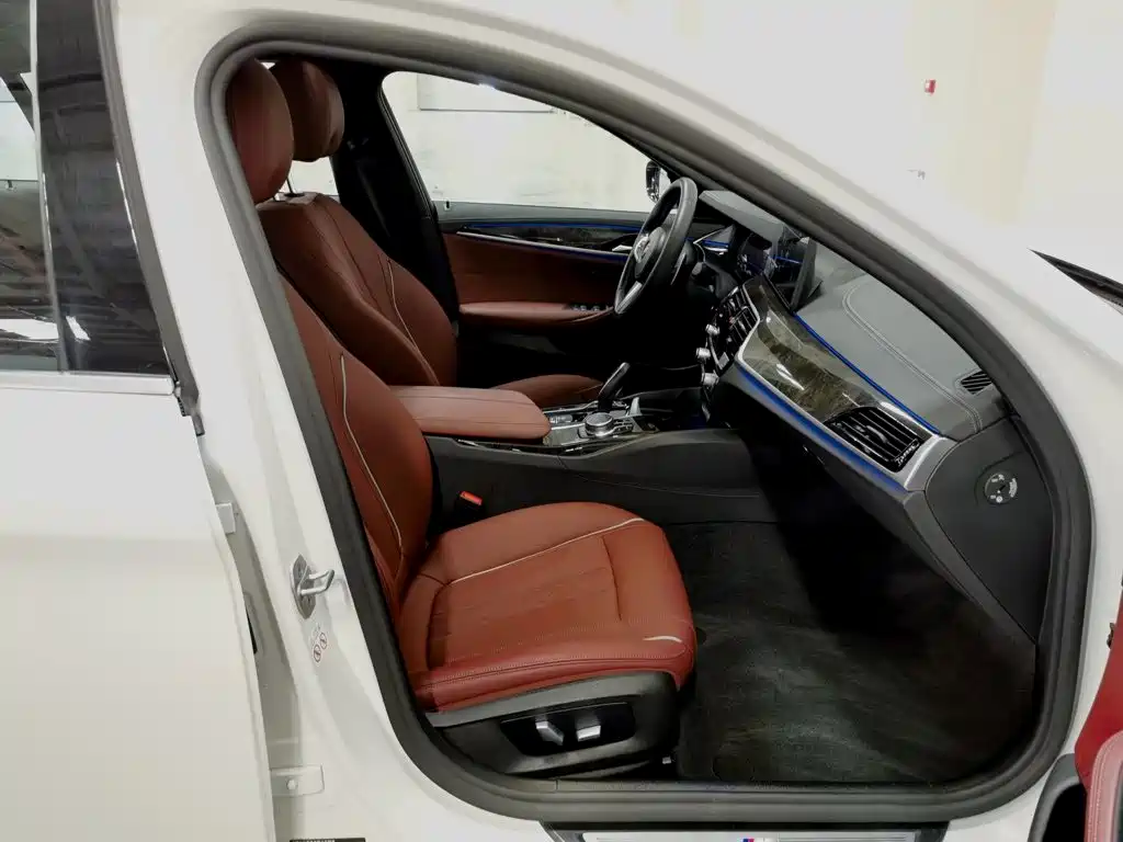 BMW 5 Series — миниатюра 23