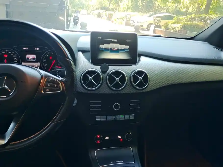 Mercedes-Benz B-Class — миниатюра 13