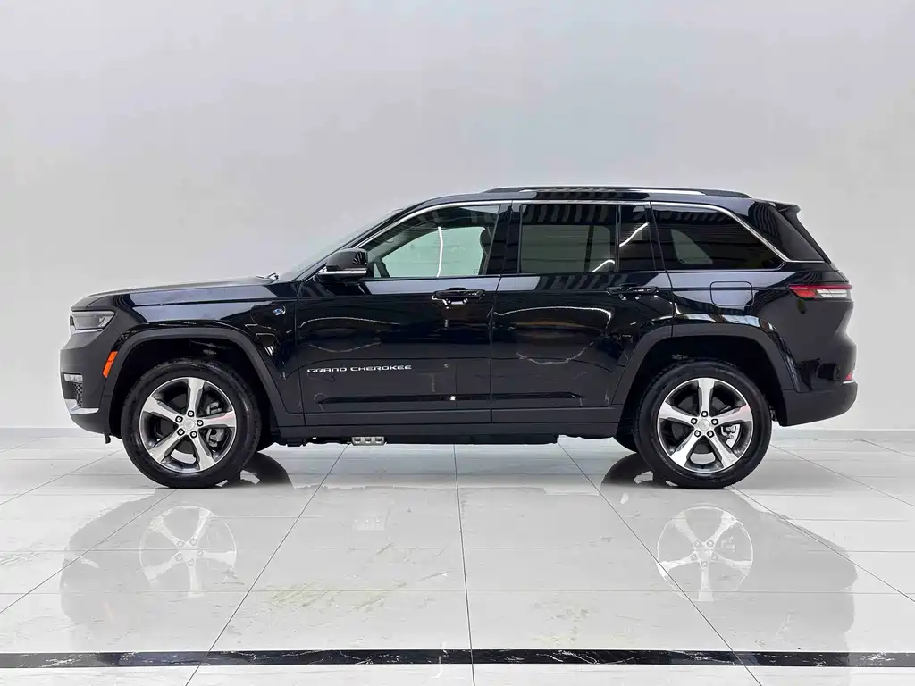 Jeep Grand Cherokee 4xe (Import) — миниатюра 6