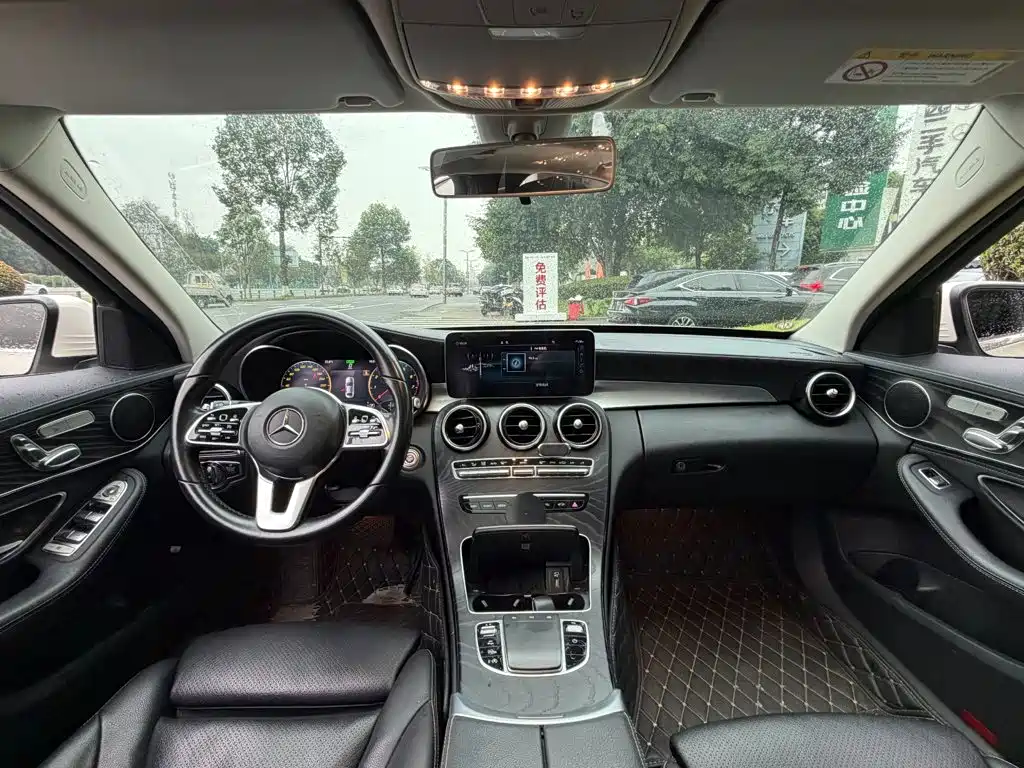 Mercedes-Benz C-Class — миниатюра 13