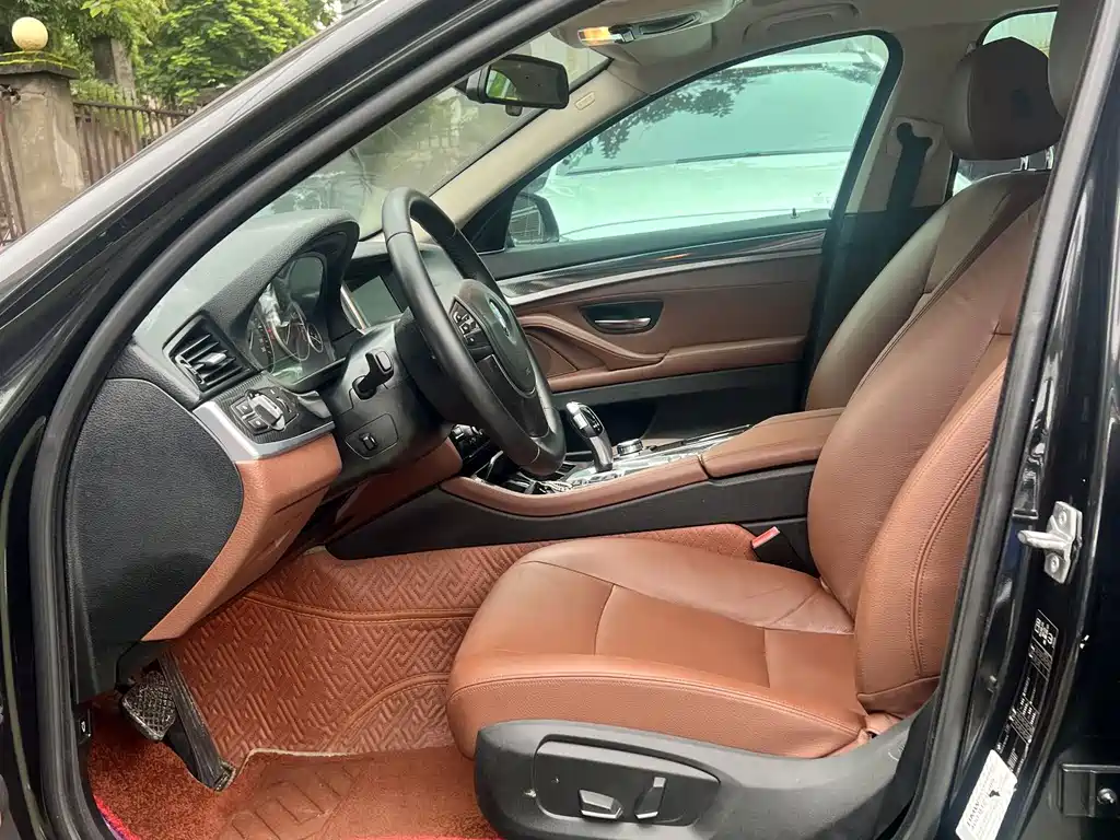 BMW 5 Series — миниатюра 3