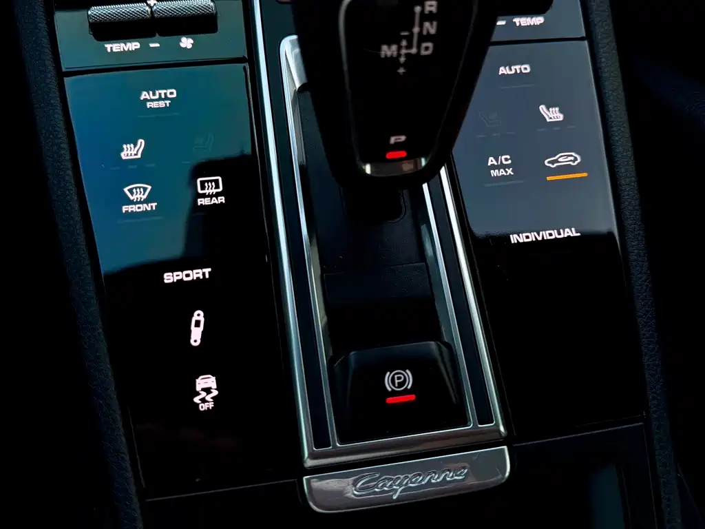 Porsche Cayenne — миниатюра 11
