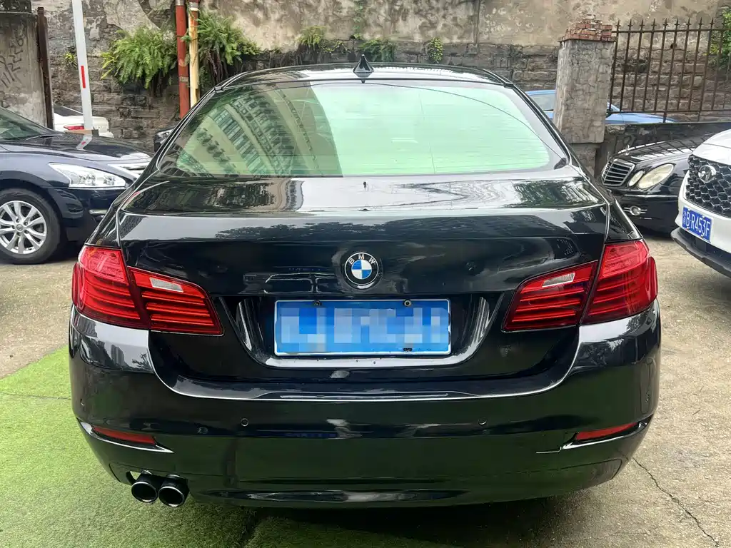 BMW 5 Series — миниатюра 9