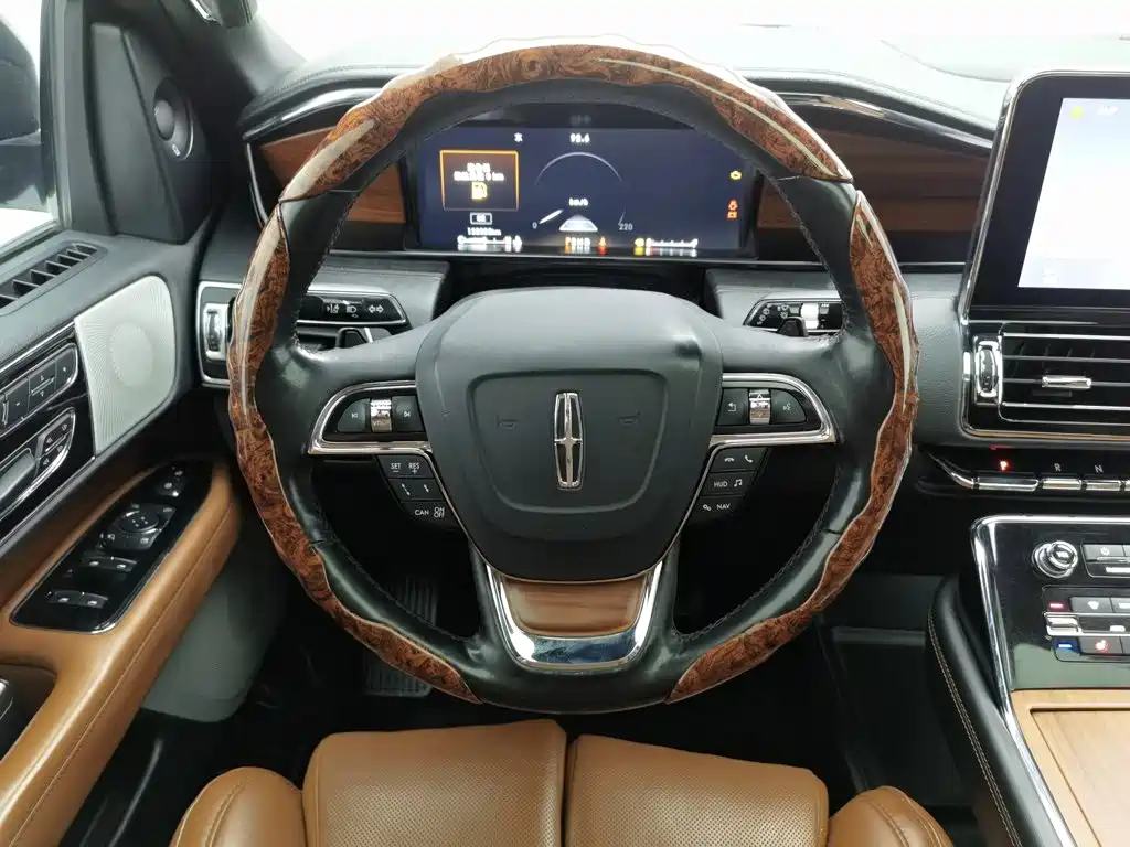 Lincoln Navigator — миниатюра 11