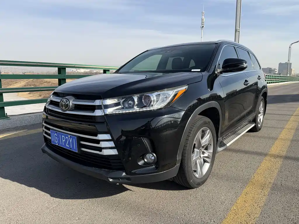 TOYOTA HIGHLANDER