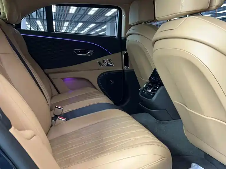 Bentley Flying Spur — миниатюра 3