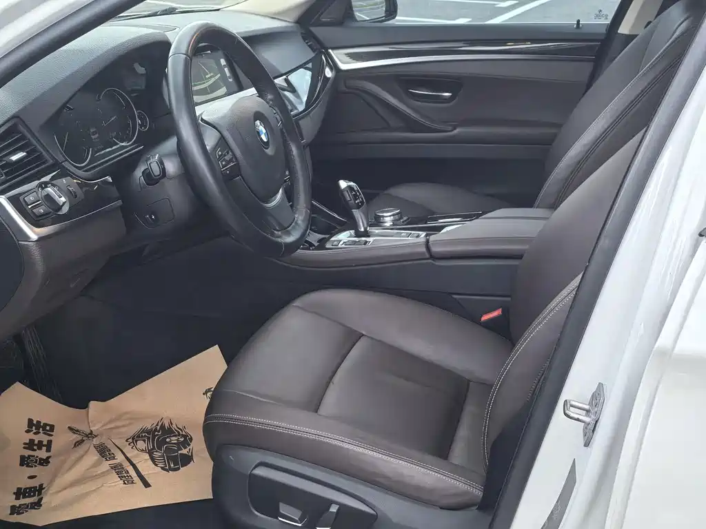 BMW 5 Series — миниатюра 12