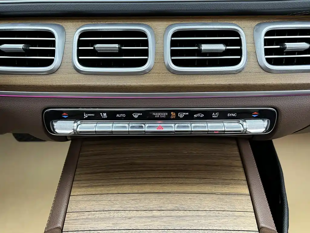 Mercedes-Benz GLE (Import) — миниатюра 38