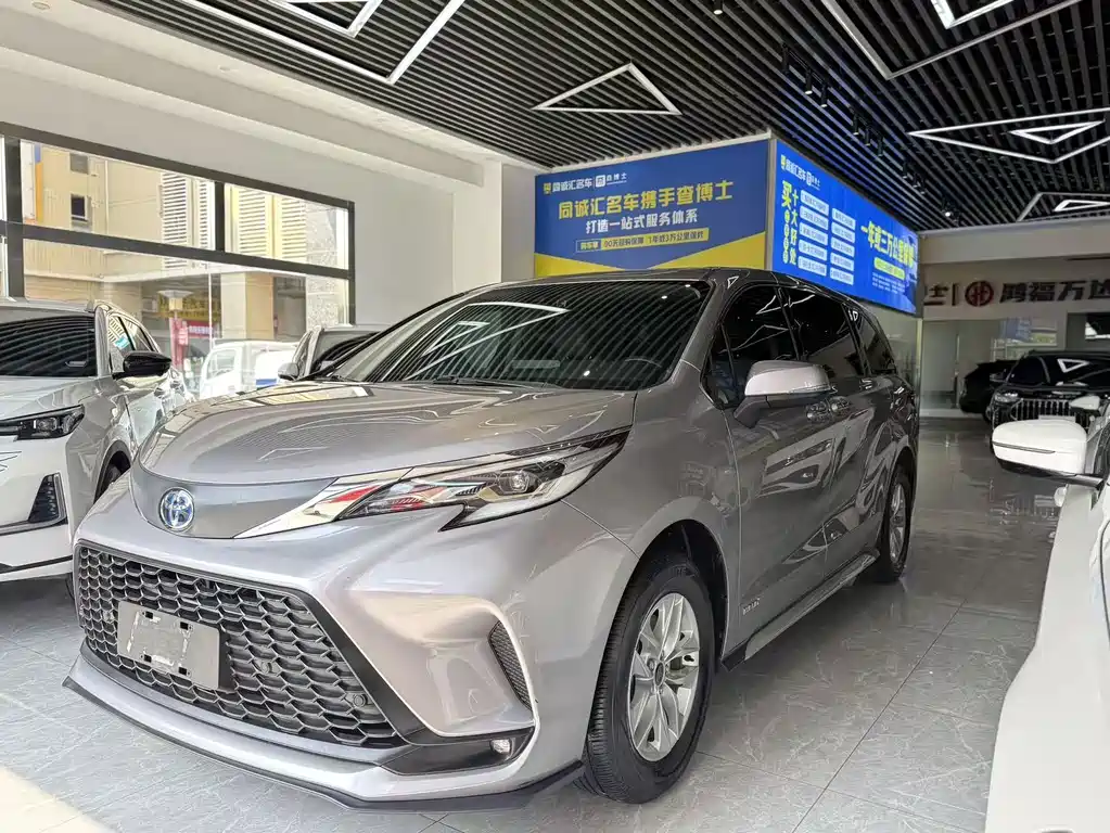 Toyota Granvia — миниатюра 3
