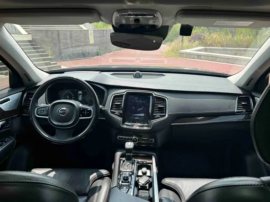 Volvo XC90 — миниатюра 9