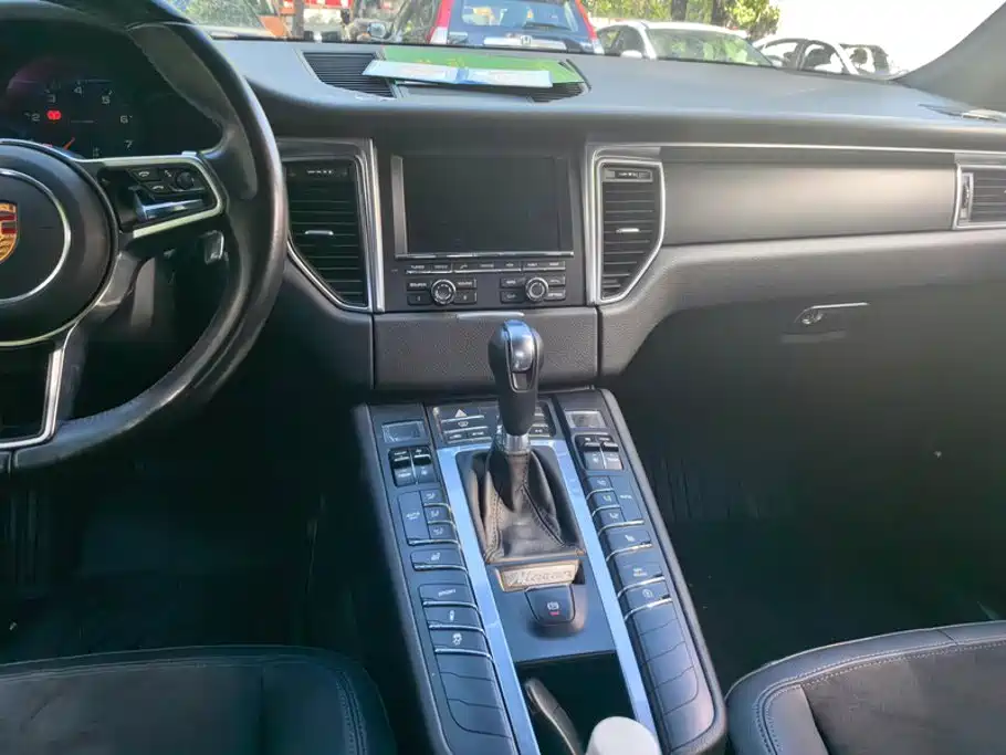 Porsche Macan — миниатюра 13