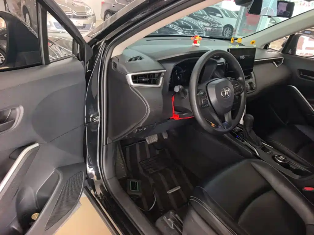 Toyota Corolla Cross — миниатюра 16