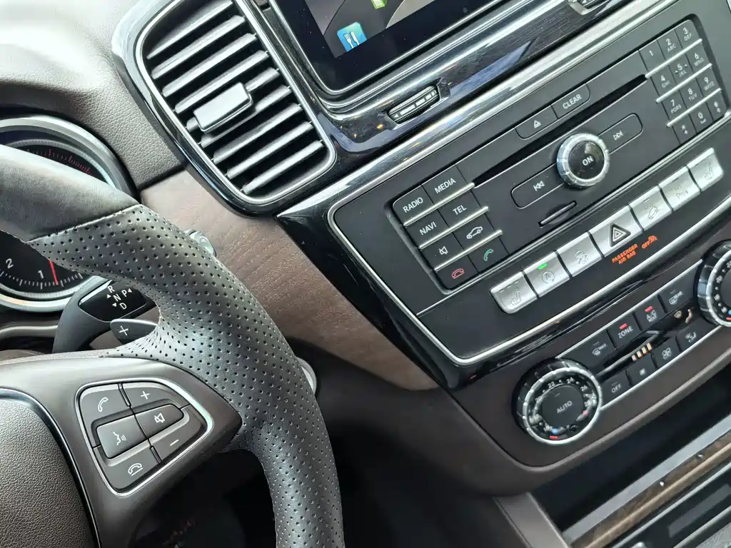 Mercedes-Benz GLE (Import) — миниатюра 11