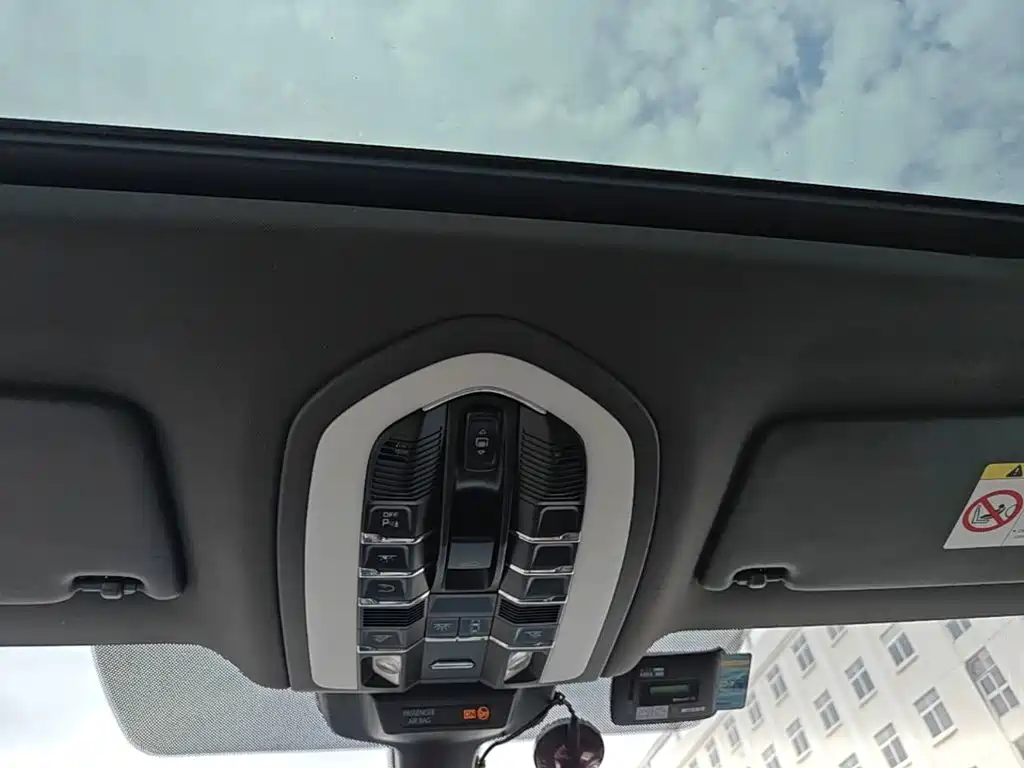 Porsche Macan — миниатюра 18
