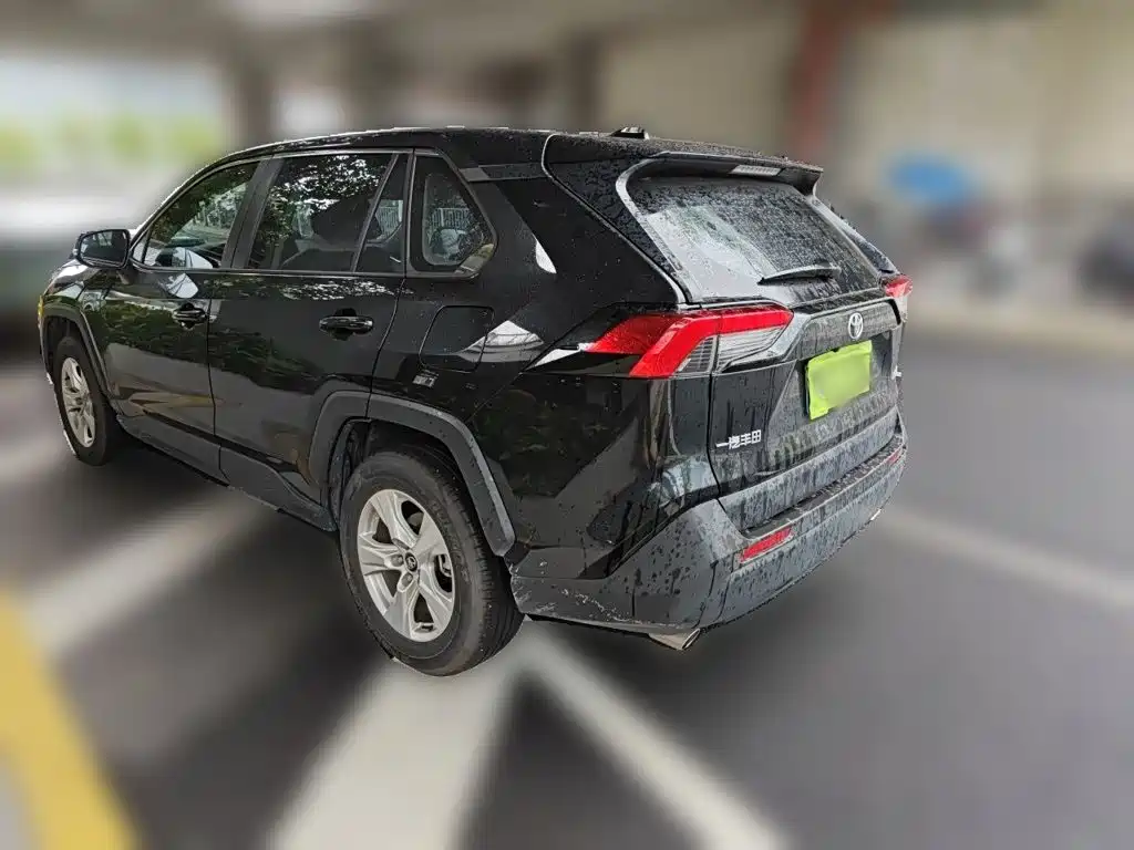 Toyota RAV4 — миниатюра 4