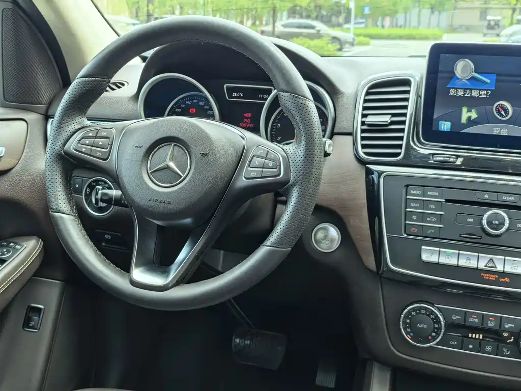 Mercedes-Benz GLE (Import) — миниатюра 10