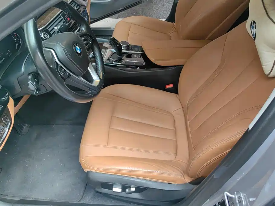 BMW 5 Series — миниатюра 9