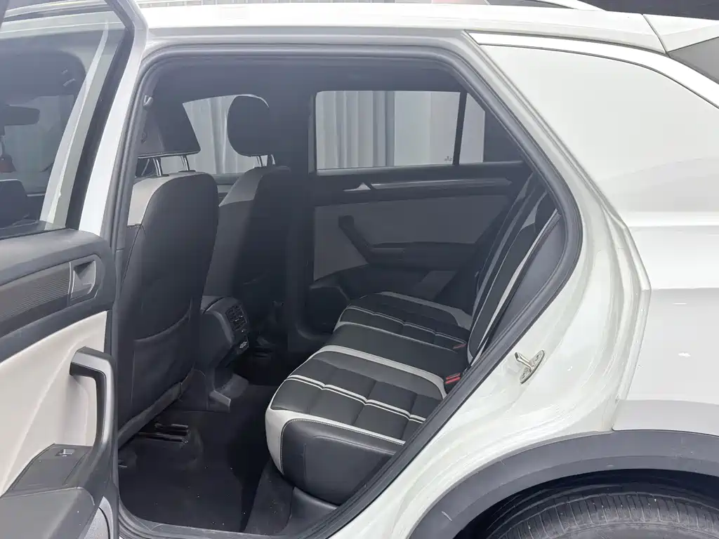 Volkswagen T-Roc — миниатюра 13
