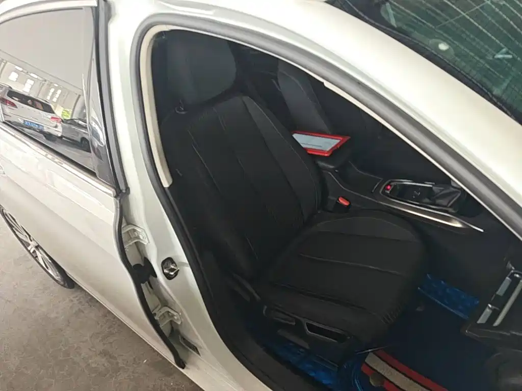 Peugeot 408 — миниатюра 25