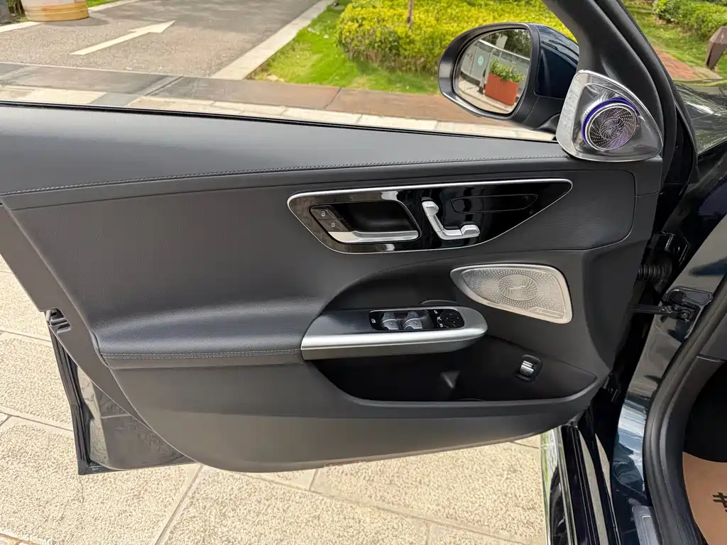 Mercedes-Benz C-Class — миниатюра 17