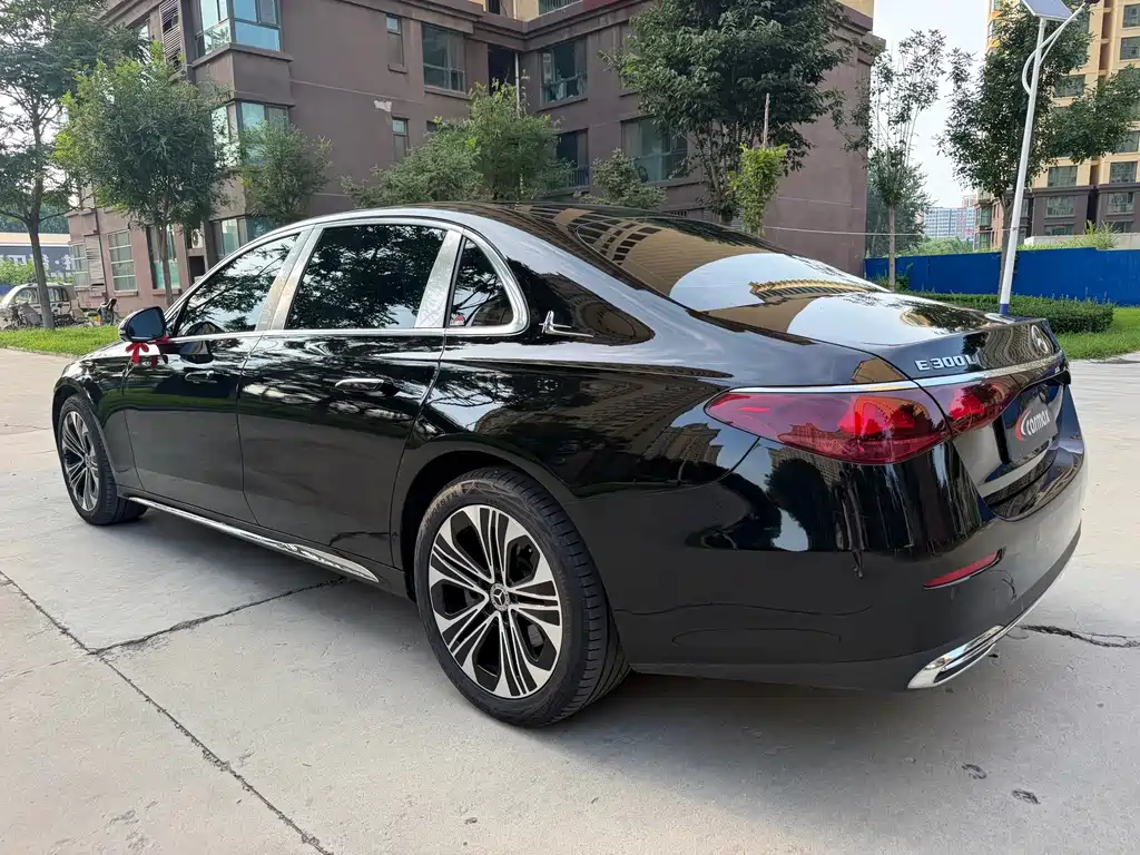 Mercedes-Benz E-Class — миниатюра 11