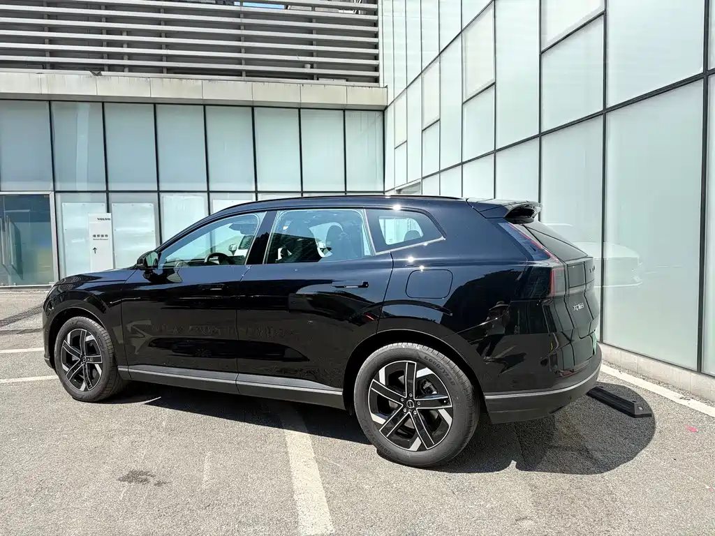 Volvo XC70 PHEV — миниатюра 7