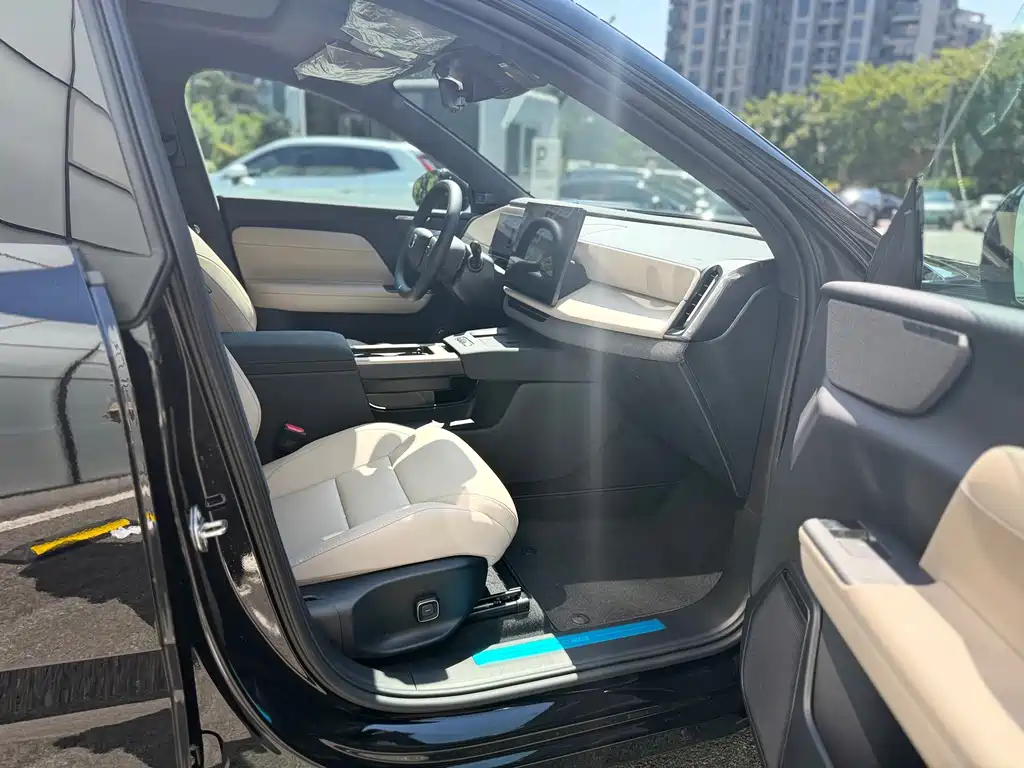 Volvo XC70 PHEV — миниатюра 14