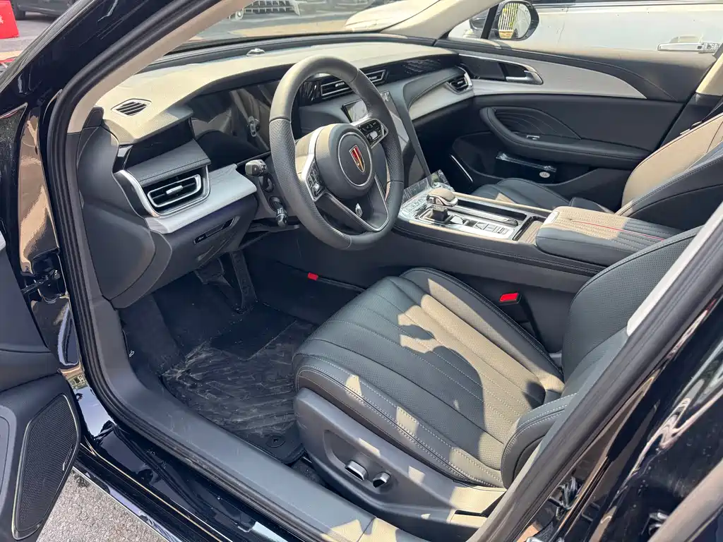Hongqi H5 2025 2.0T AT