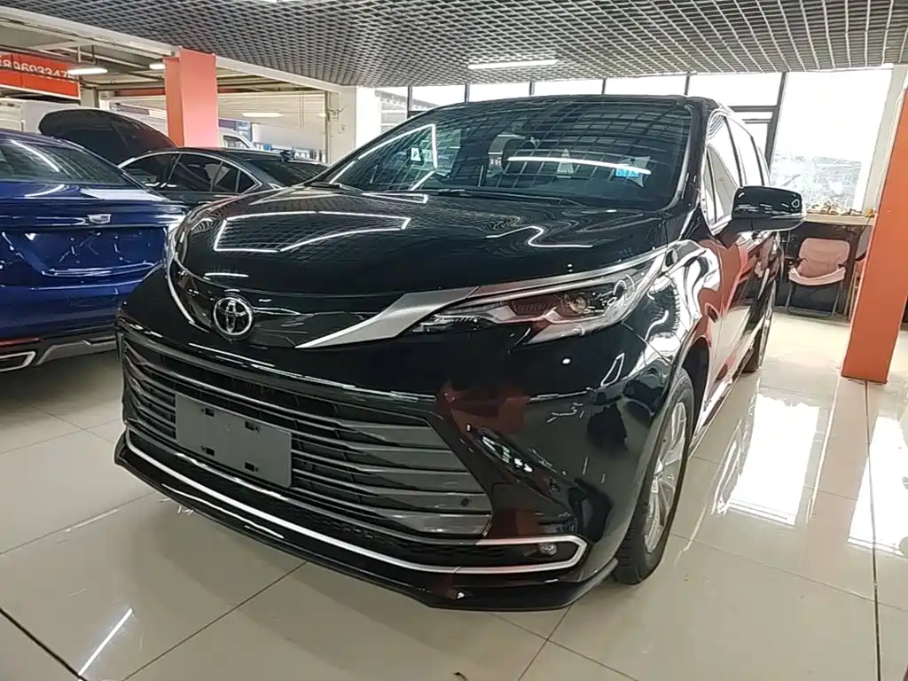 Toyota Sienna — миниатюра 2