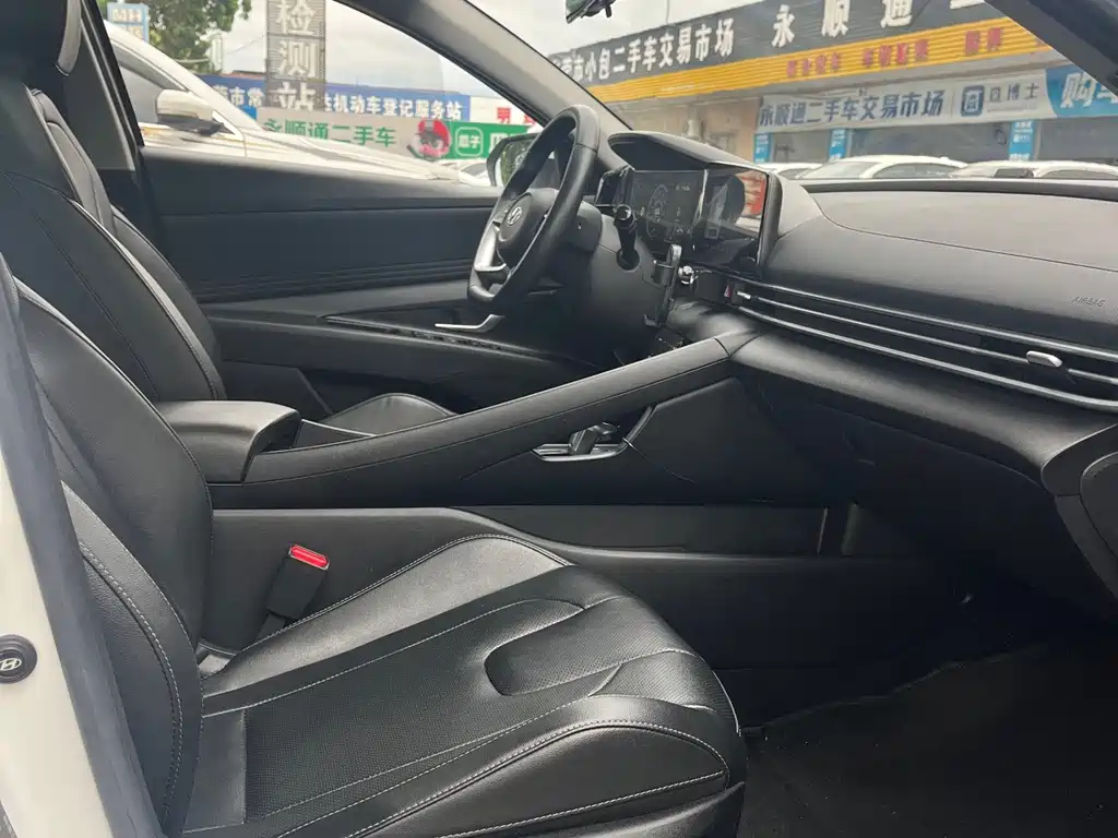 Hyundai Elantra — миниатюра 5