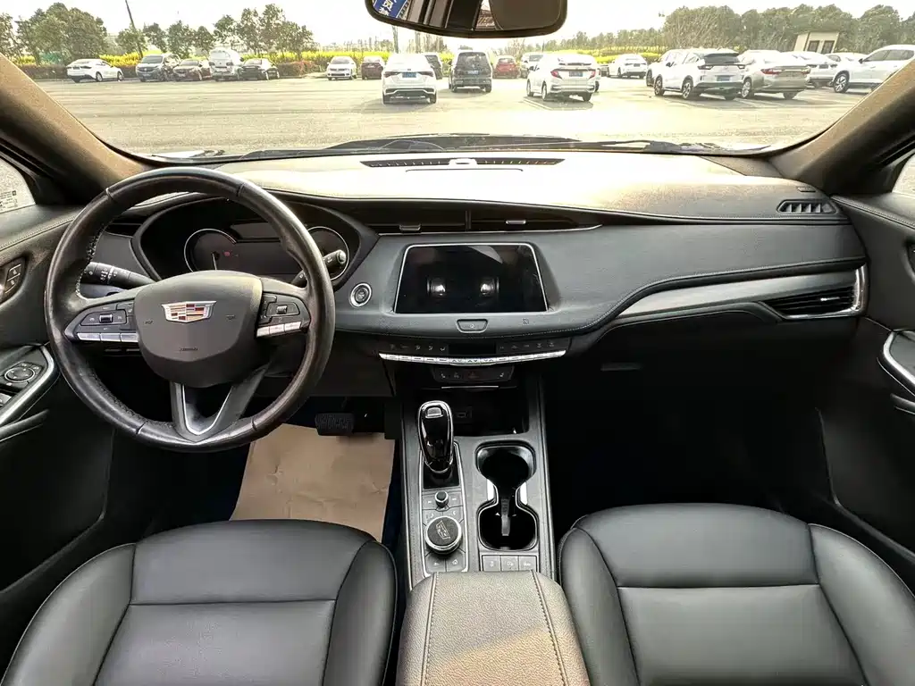 Cadillac XT4 2020 28T