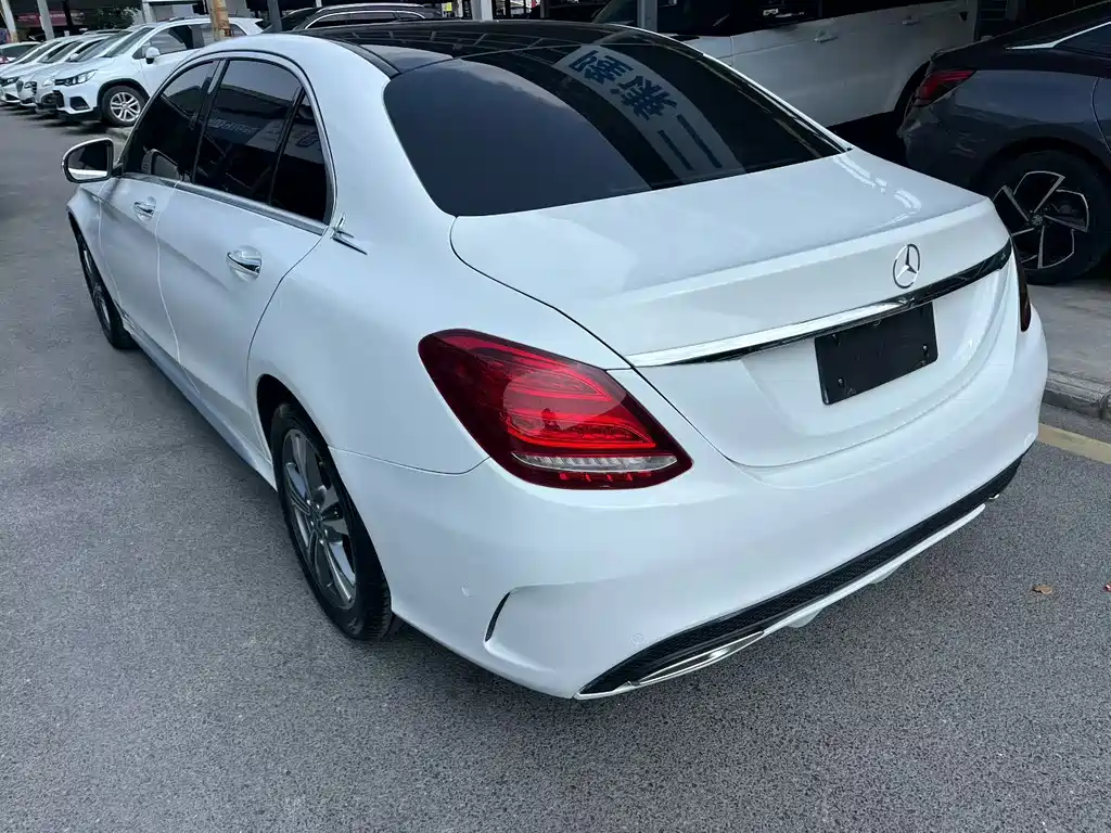 Mercedes-Benz C-Class — миниатюра 6