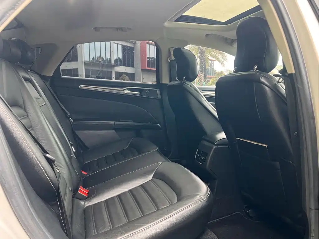 Ford Mondeo — миниатюра 11