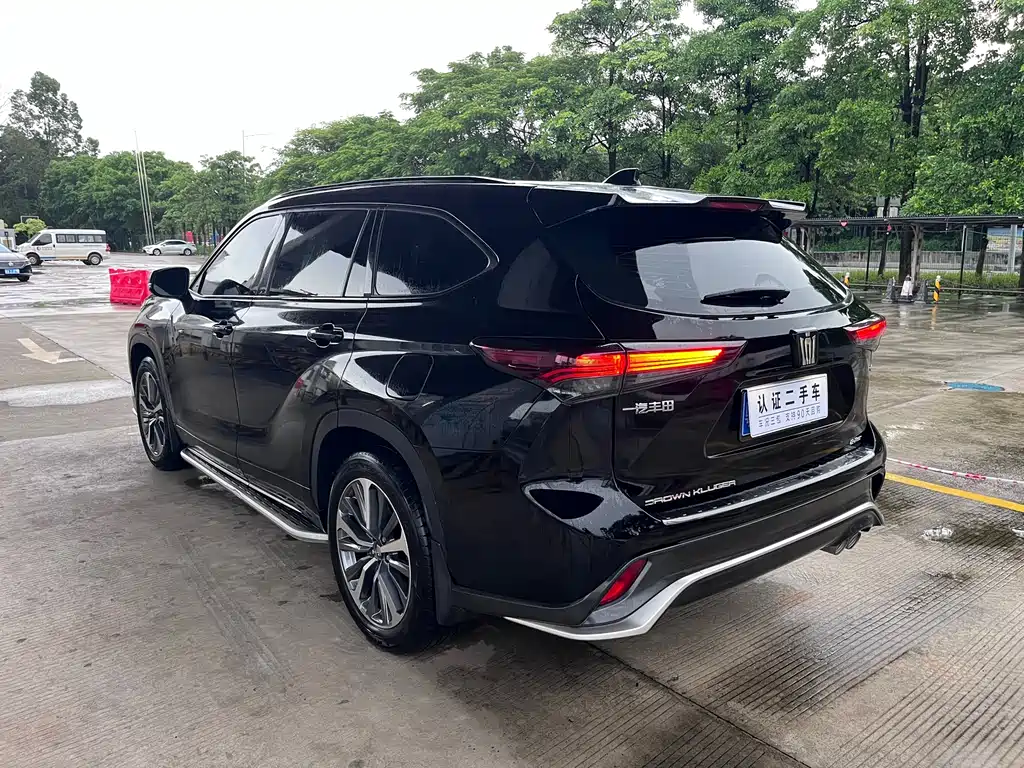 Toyota Crown Kluger — миниатюра 4