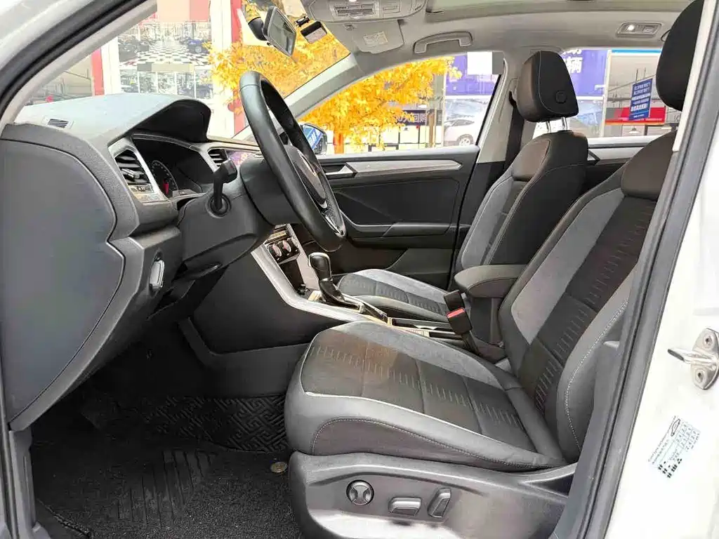 Volkswagen T-Roc — миниатюра 5