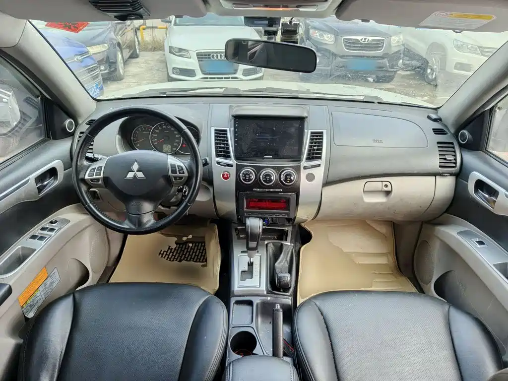 Mitsubishi Pajero Sport — миниатюра 10