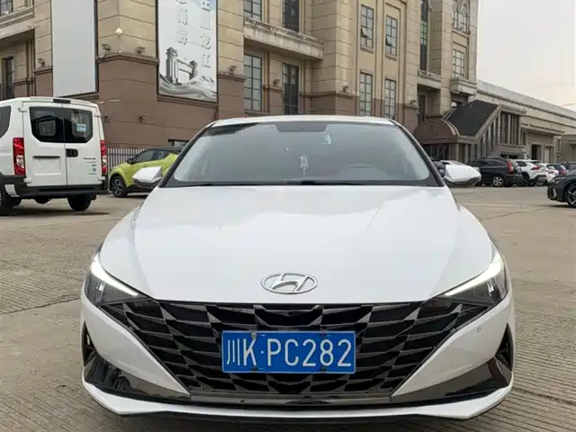 HYUNDAI ELANTRA