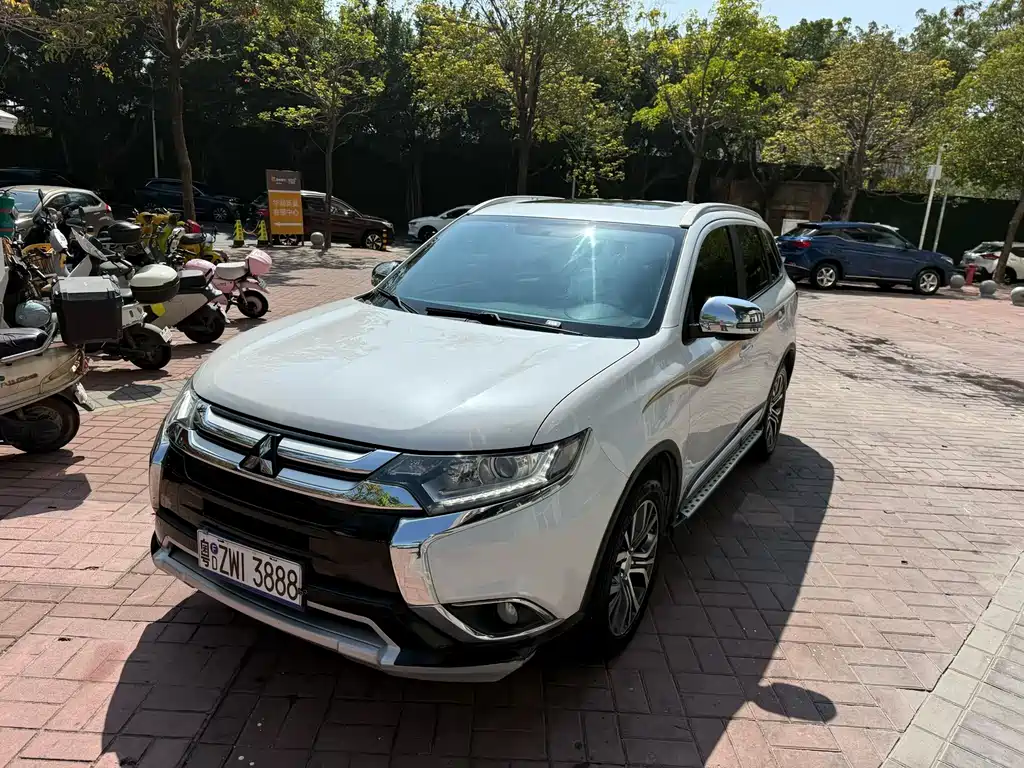 MITSUBISHI OUTLANDER