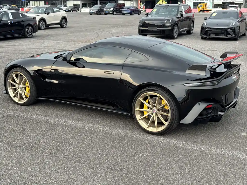 Aston Martin V8 Vantage 2020 4.0T V8 Coupe