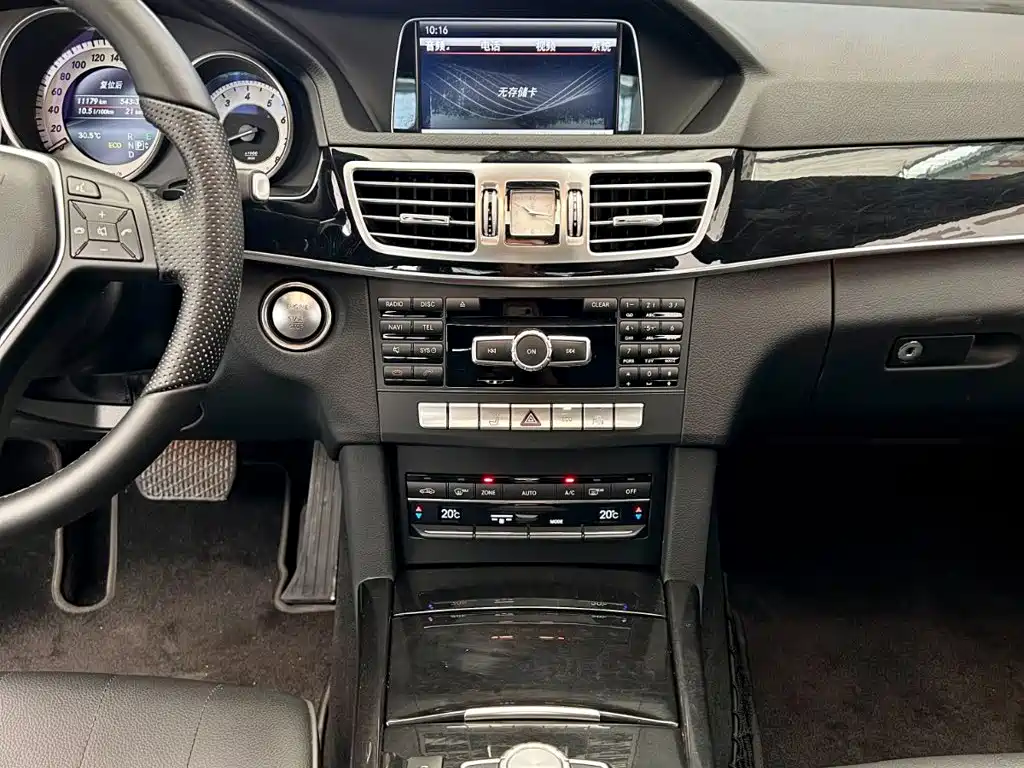 Mercedes-Benz E-Class — миниатюра 9