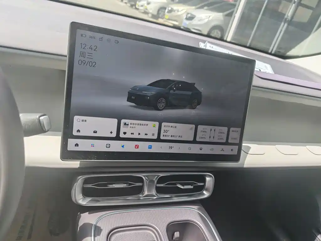 Leapmotor Leapmotor B01 — миниатюра 5